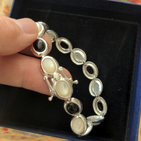 Vintage Classy Black And White Link Bracelet With Safety Latch - Picture 8 of 8